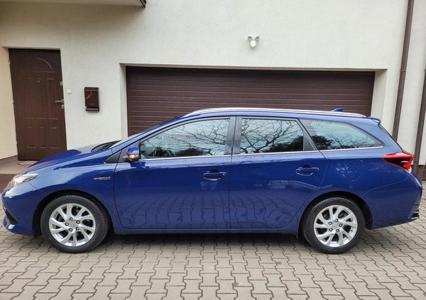 Toyota Auris cena 74999 przebieg: 61230, rok produkcji 2017 z Warszawa małe 301